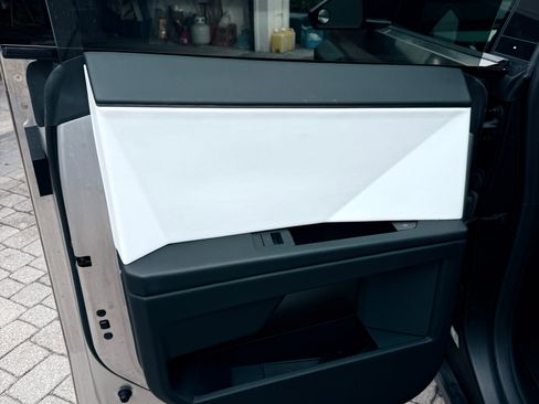 Used 2024 Tesla Cybertruck AWD Crew Cab image 12