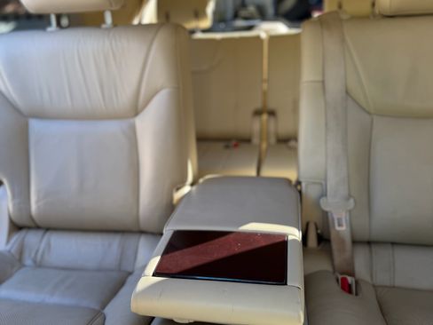 Used 2013 Lexus LX 570 4WD w/ Luxury Pkg image 11