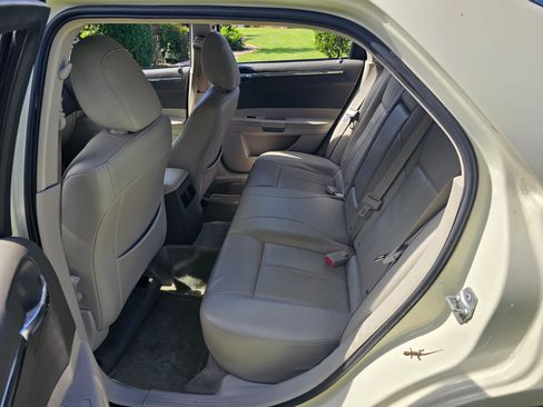 Used 2007 Chrysler 300 Touring w/ Comfort/Convenience Group image 8