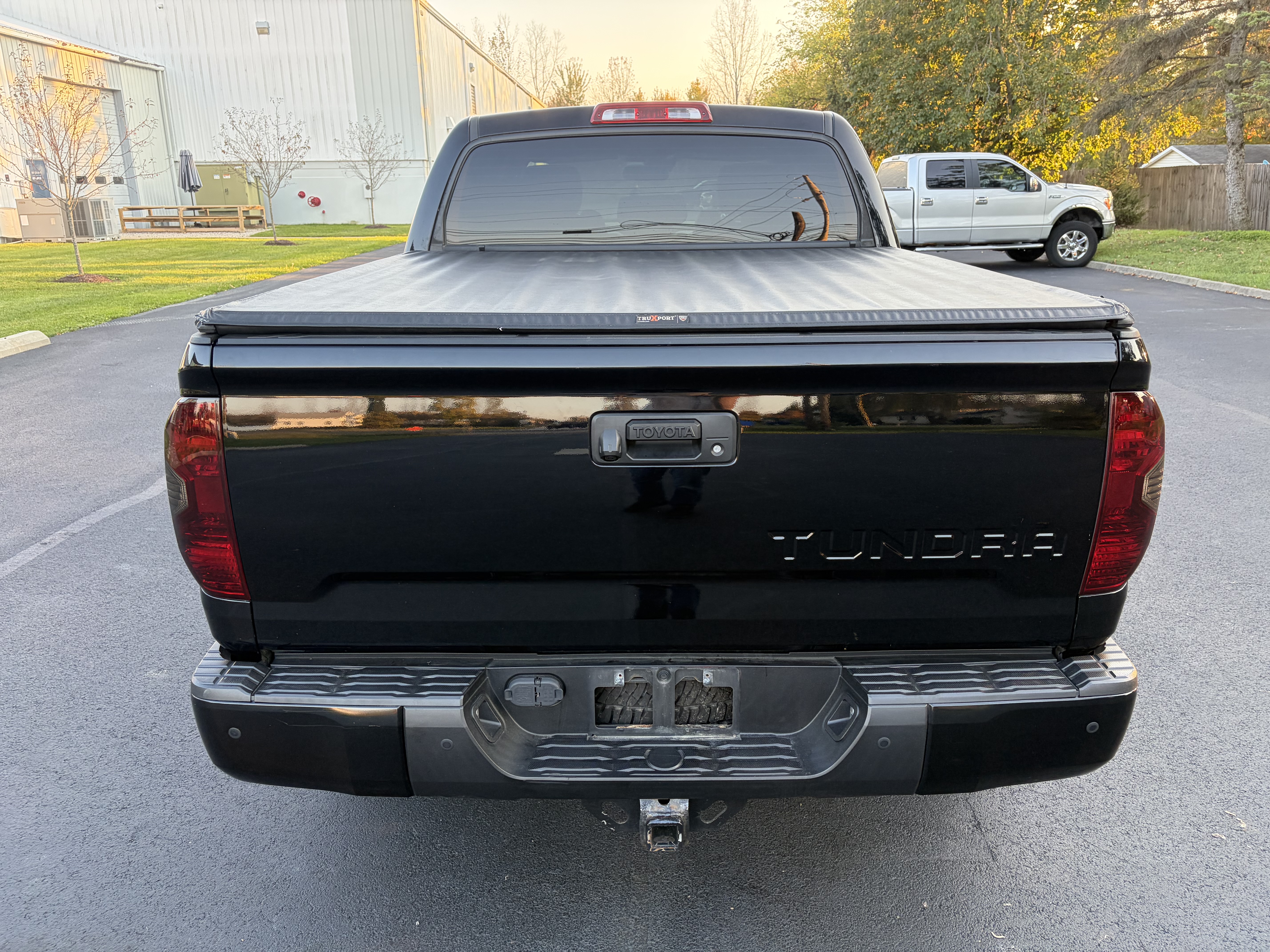 Used 2019 Toyota Tundra Limited w/ Limited Premium Package AWD/4WD image 9