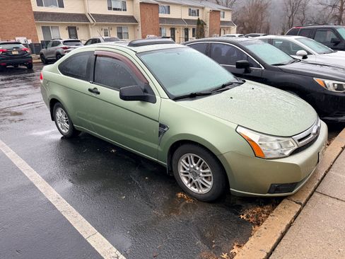 Used 2008 Ford Focus SE image 2