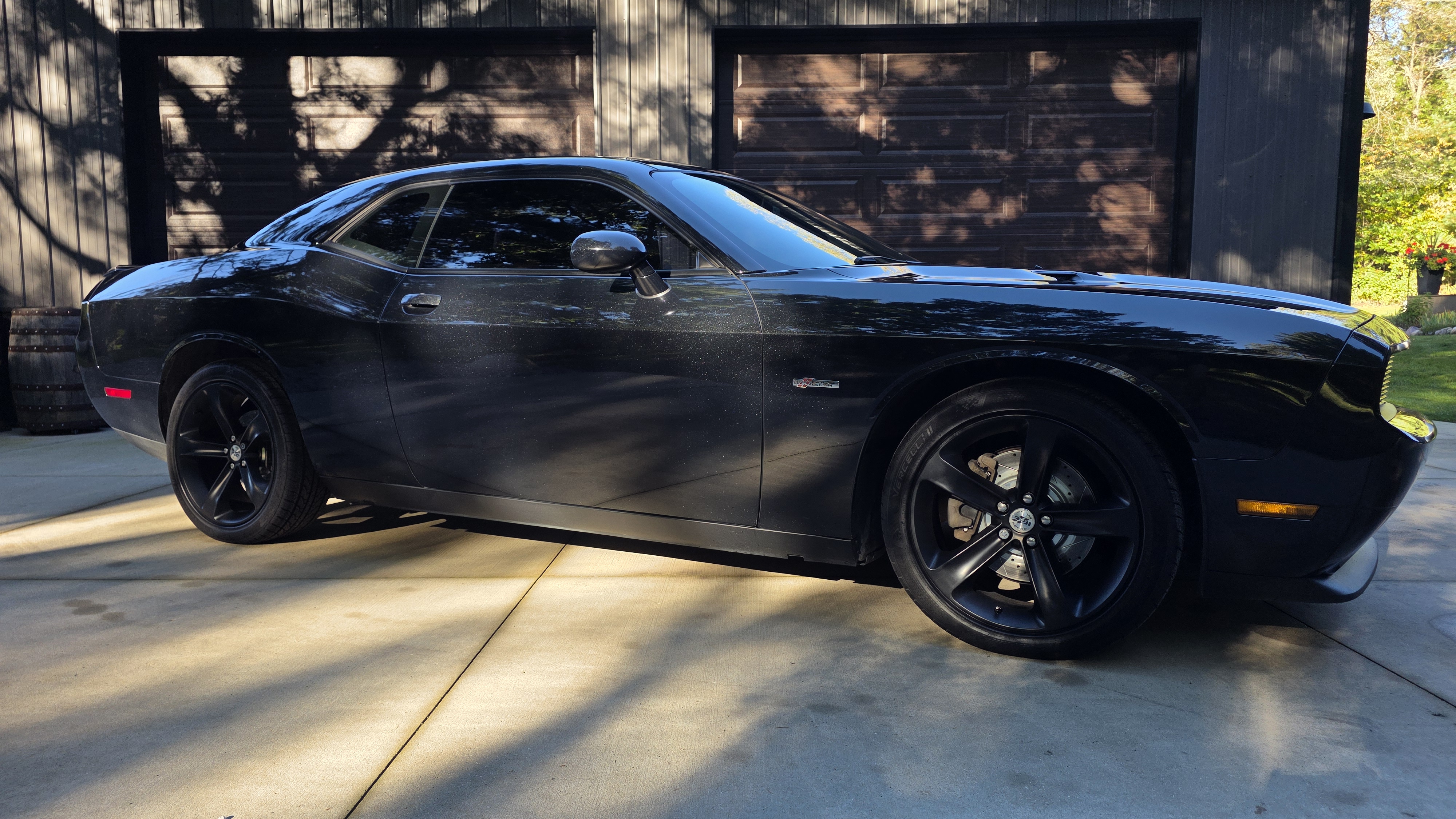 Used 2014 Dodge Challenger SXT RWD image 2