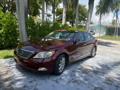 Used 2007 Lexus LS 460 w/ Comfort Pkg RWD image 2