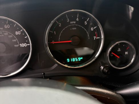 Used 2017 Jeep Wrangler Unlimited Sahara image 9