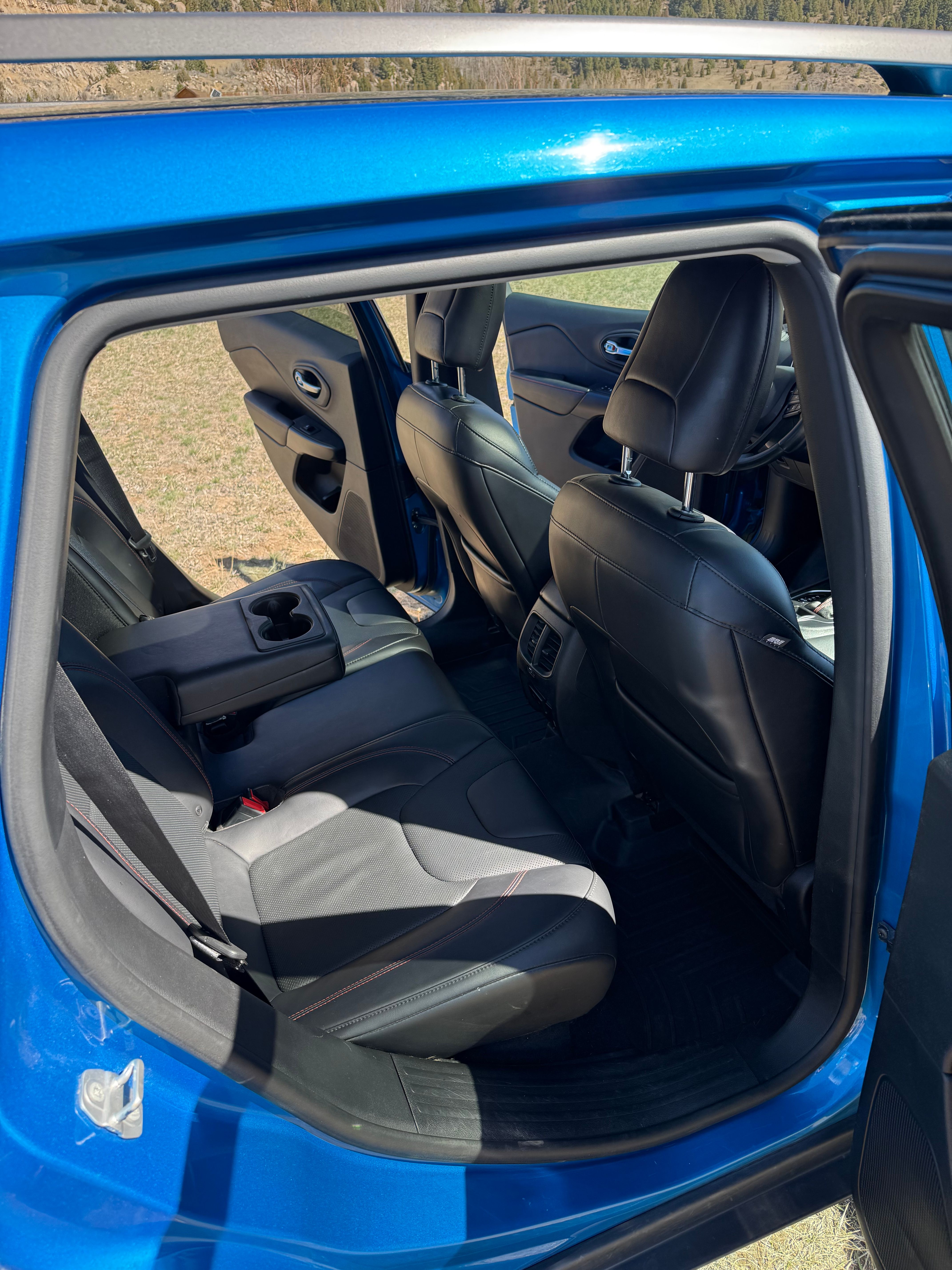 Used 2019 Jeep Cherokee Trailhawk AWD/4WD image 8