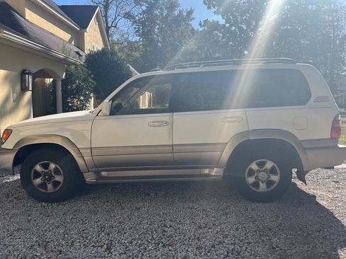 Used 2000 Toyota Land Cruiser image 2