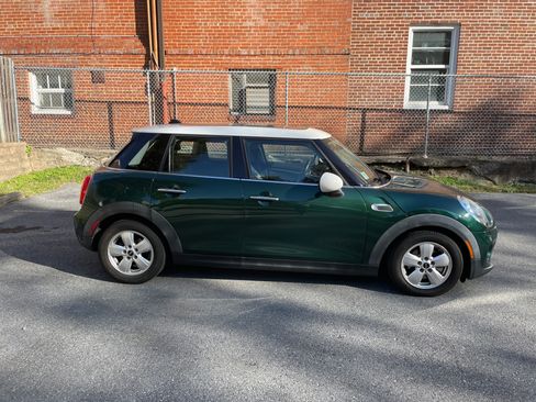 Used 2015 MINI Cooper 4-Door Hardtop image 8