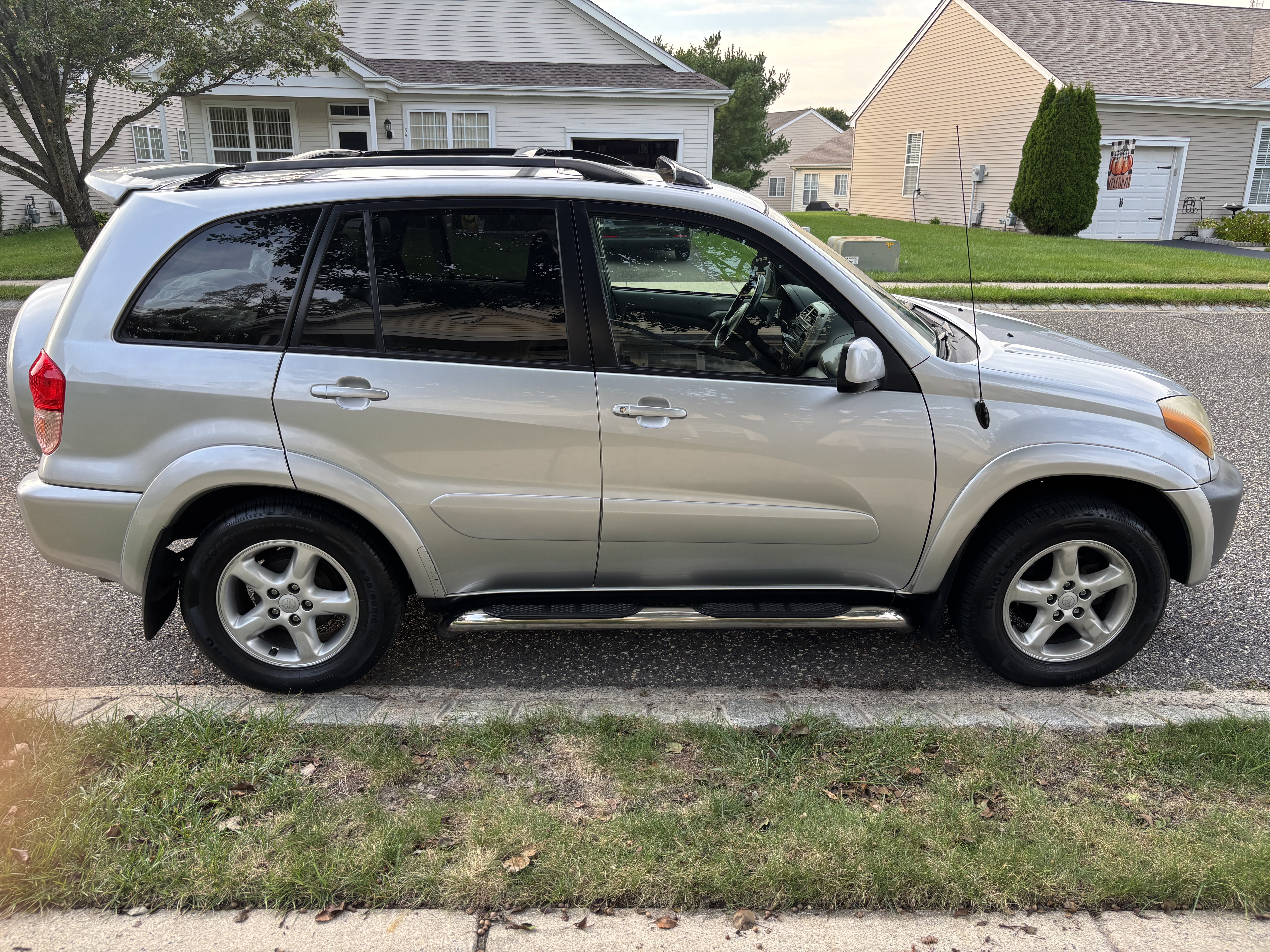 Used 2003 Toyota RAV4 4WD image 2