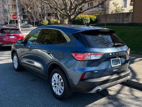 Used 2020 Ford Escape SE AWD/4WD image 2
