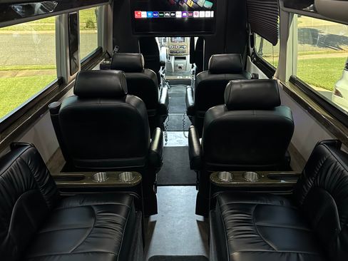 Used 2018 Mercedes-Benz Sprinter 3500 image 16