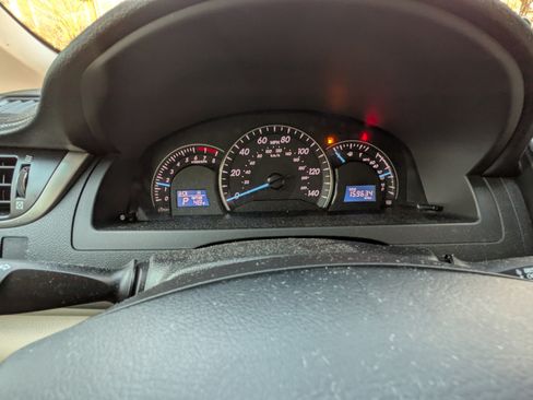 Used 2012 Toyota Camry LE image 11