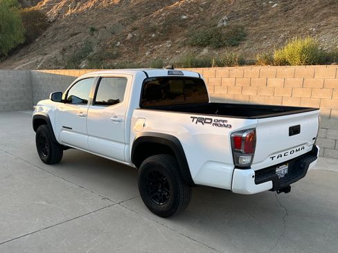 Used 2021 Toyota Tacoma TRD Off-Road w/ Technology Package image 2