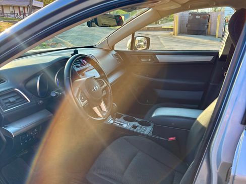 Used 2017 Subaru Outback 2.5i Premium image 23