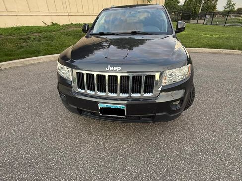 Used 2011 Jeep Grand Cherokee Laredo AWD/4WD image 2