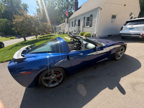 Used 2007 Chevrolet Corvette Coupe w/ Performance Package RWD image 12