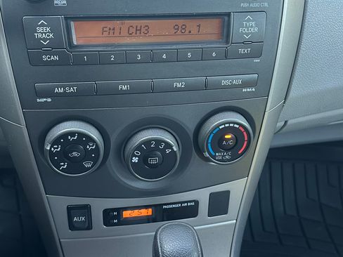 Used 2011 Toyota Corolla LE FWD image 8