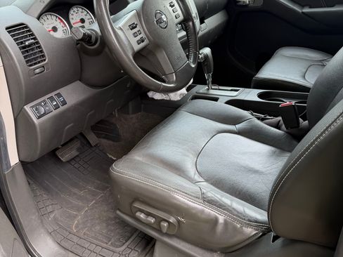 Used 2013 Nissan Frontier PRO-4X w/ Pro-4x Luxury Pkg AWD/4WD image 6