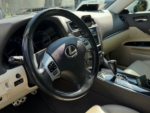 Used 2011 Lexus IS 250 w/ Preferred Accessory Package RWD image 8