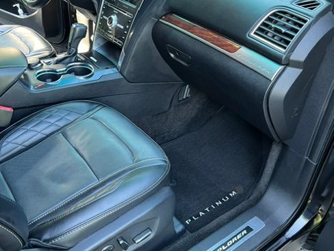 Used 2017 Ford Explorer Platinum AWD/4WD image 14