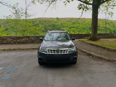 Used 2012 Subaru Forester 2.5X Premium AWD/4WD image 2