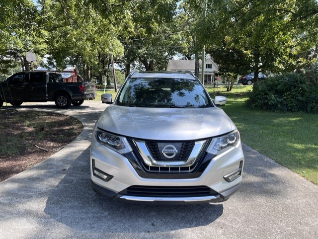 Used 2017 Nissan Rogue SL w/ SL Premium Package AWD/4WD image 4