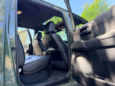 Used 2021 Toyota Tacoma TRD Sport w/ TRD Premium Sport Package AWD/4WD image 11