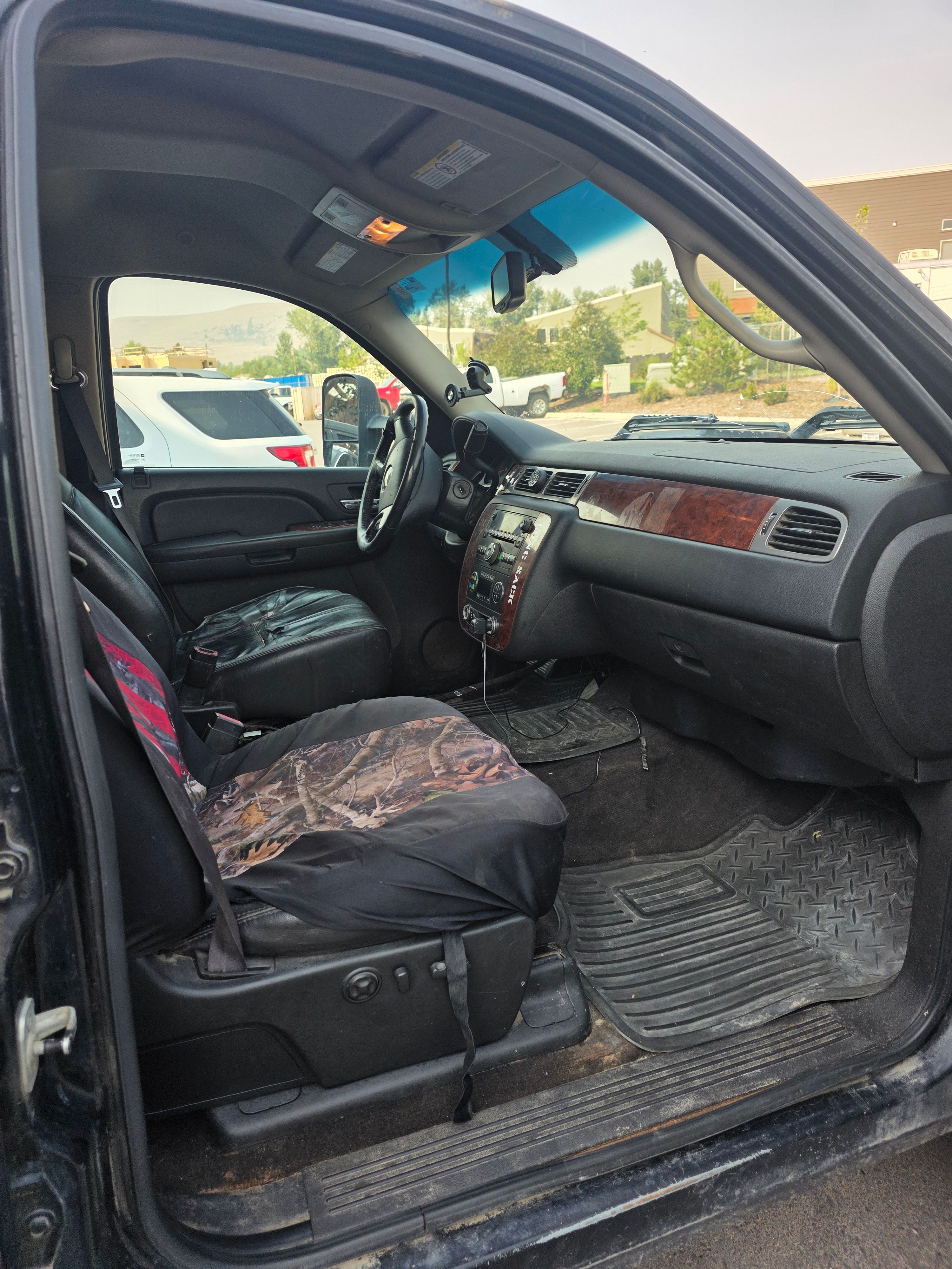 Used 2009 Chevrolet Silverado 2500 LTZ w/ Safety Package AWD/4WD image 4