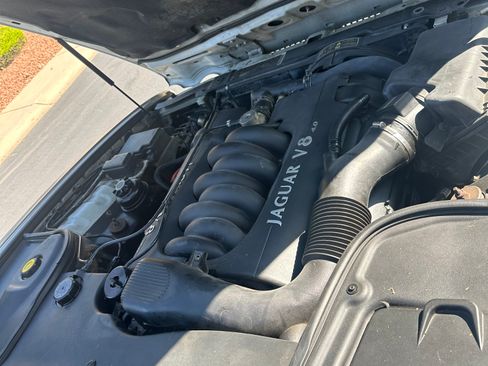 Used 1998 Jaguar XJ8 image 16