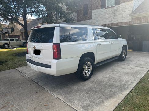 Used 2015 Chevrolet Suburban LT w/ Luxury Package image 4
