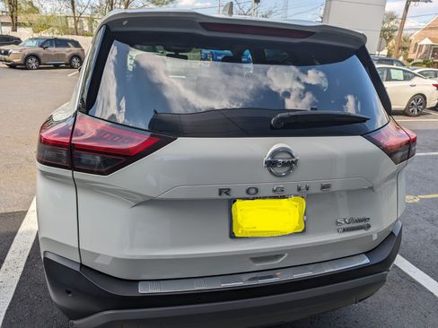 Used 2021 Nissan Rogue SV image 4