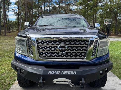 Used 2017 Nissan Titan SL image 2