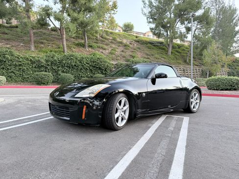 Used 2005 Nissan 350Z Touring image 10