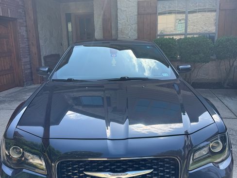 Used 2019 Chrysler 300 S image 18