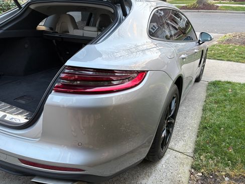 Used 2018 Porsche Panamera 4 w/ Premium Package image 15