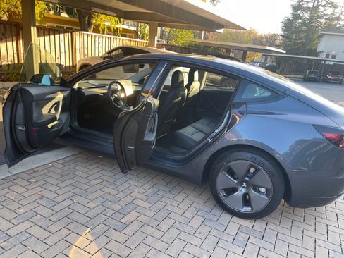 Used 2023 Tesla Model 3 Standard Range image 8