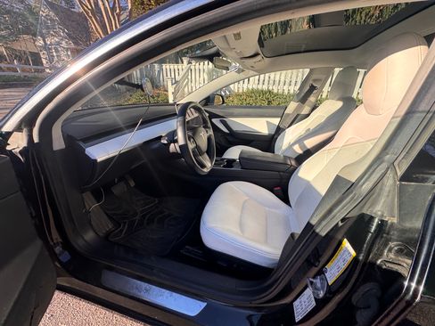 Used 2019 Tesla Model 3 Long Range image 2