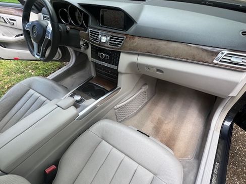 Used 2014 Mercedes-Benz E 550 4MATIC Sedan image 11