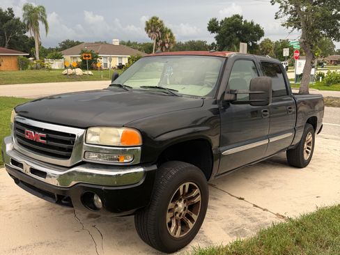 Used 2005 GMC Sierra 1500 SLE w/ Safe And Sound Package RWD image 4
