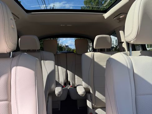 Used 2021 Mercedes-Benz GLS 450 4MATIC image 30