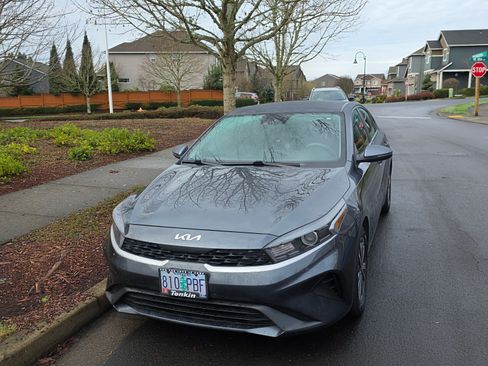 Used 2023 Kia Forte LXS w/ LXS Technology Package image 2