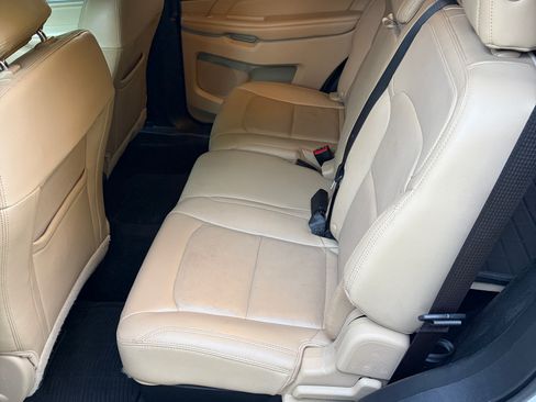 Used 2016 Ford Explorer Limited FWD image 4