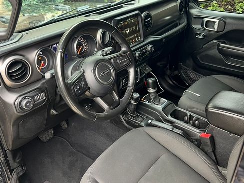 Used 2019 Jeep Wrangler Unlimited Sport S AWD/4WD image 19