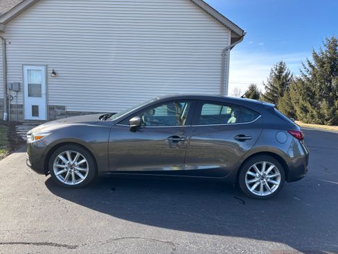 Used 2017 MAZDA MAZDA3 Touring image 5