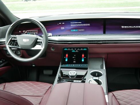 Used 2025 Cadillac Escalade ESV Sport w/ Touring Package image 20