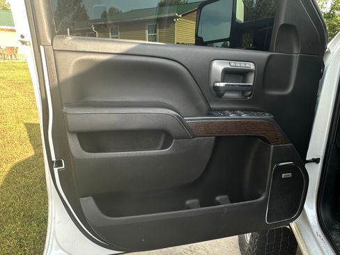 Used 2018 GMC Sierra 2500 Denali AWD/4WD image 11