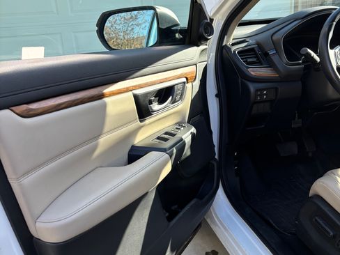 Used 2018 Honda CR-V Touring image 16