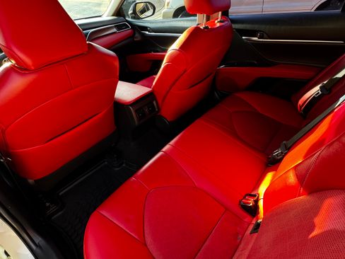 Used 2018 Toyota Camry XSE image 18