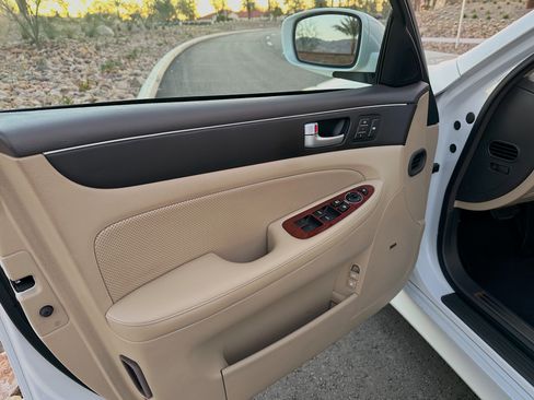 Used 2012 Hyundai Genesis 3.8 w/ Premium Pkg image 15