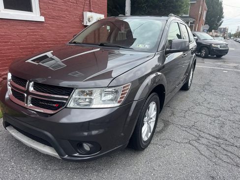 Used 2017 Dodge Journey SXT w/ Comfort/Convenience Group image 2