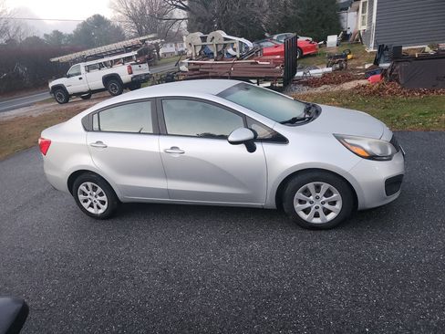 Used 2015 Kia Rio LX image 2